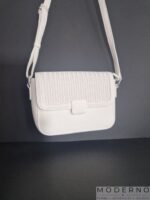 Elegantna ženska torba od eko kože za preko ramena Tea Bela okačena – moderna urbana torba za svaki outfit