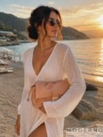 Model nosi elegantnu žensku torbu od eko kože ispod ramena - Jela braon