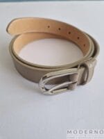 Bež ženski kaiš od prirodne kože – elegantan modni dodatak za svaki stil